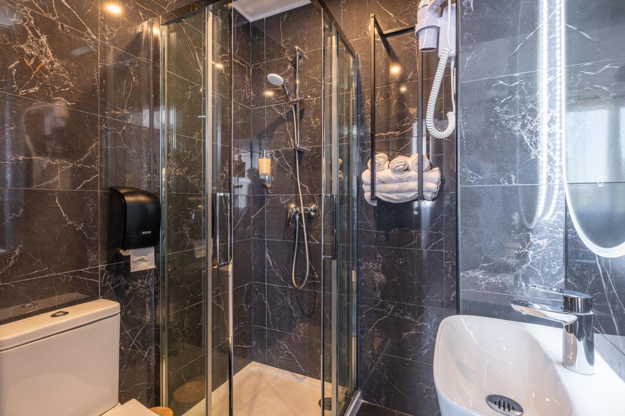The Originals Boutique, Hotel Le Marignan,Le Havre Centre Gare Exterior photo